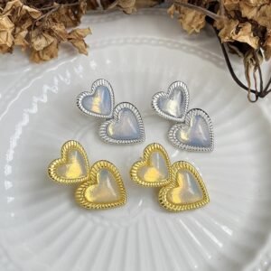 Retro Fashion Double Peach Heart Fritillary Stud Earrings