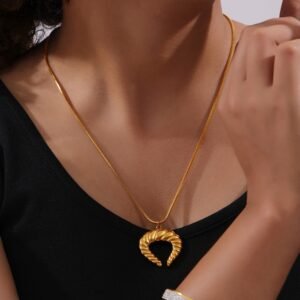 Women's Fashion Personality Twist Texture Necklace